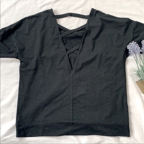 GapFit heather black brushed tech jersey, size small, crisscross back - Picture 4 of 8